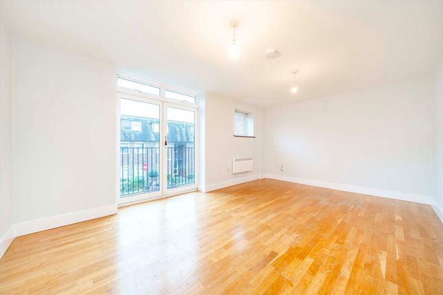 Flat 7, Fisher Court, Waldrons Yard, Harrow photo 2