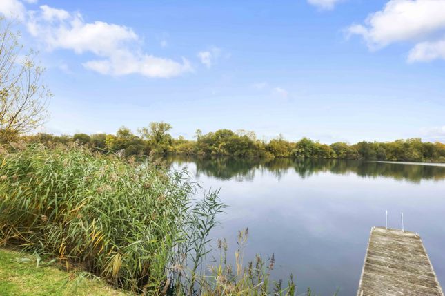 16, The Landings, South Cerney photo 3