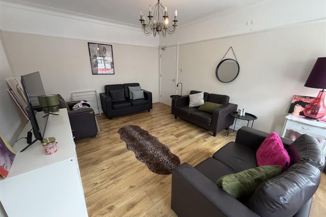308A, Green Lanes, Palmers Green photo 2