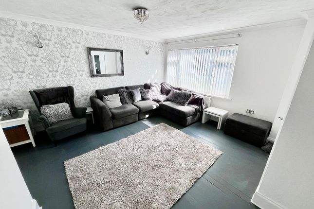 15 Byron Drive, Newport Pagnell photo 2
