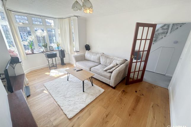13, Greenways, Luton photo 2