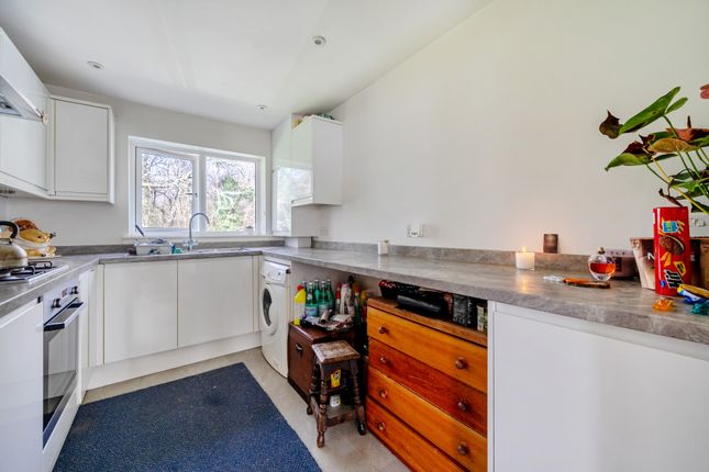 10 Weydown Court, Weydown Road, HASLEMERE photo 3