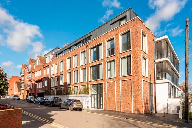 Thumbnail Flat for sale in Station Road, Gerrards Cross