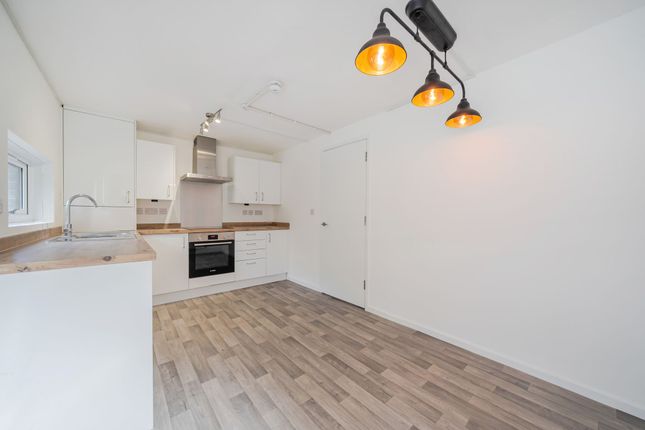 4 Princess Mary Avenue, Chatham photo 4