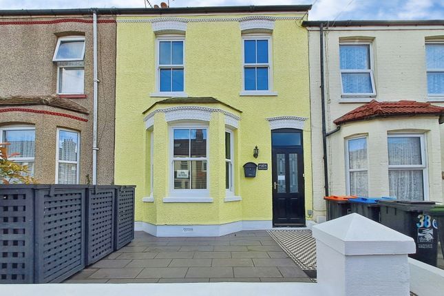 40, Birds Avenue, Kent photo 4