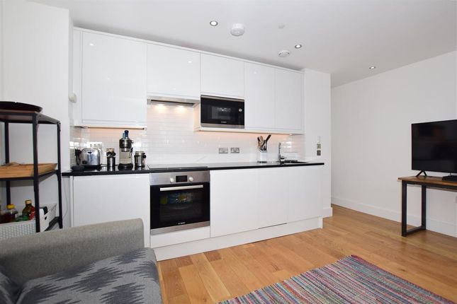 Lounge/Kitchen