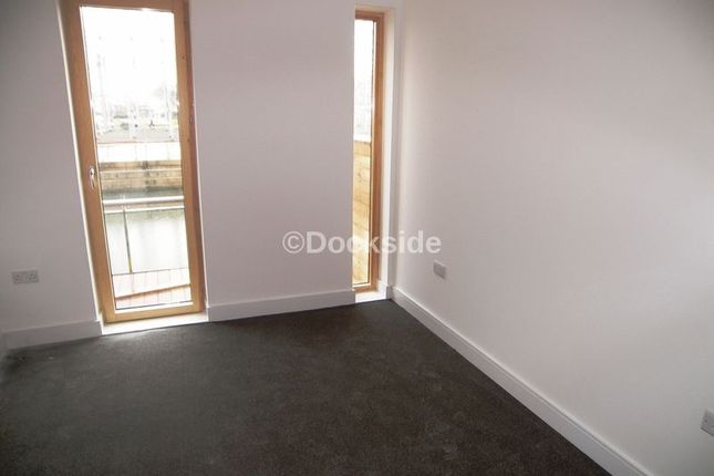 Flat to rent in Dock Head Road, Chatham
