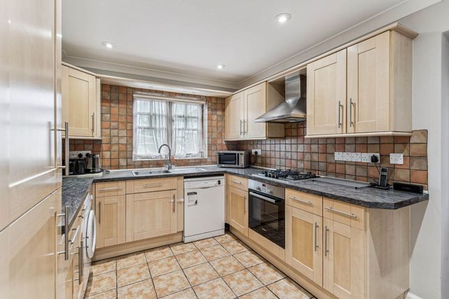 2a Knutsford Avenue, Watford photo 3