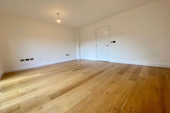 4 Monolulu Court, East Street, London photo 2