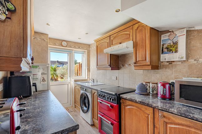 39, Beech Crescent, Kidlington photo 3