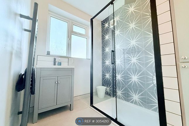 Carr Manor View, Leeds photo 5