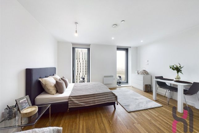 2404B Media City, Michigan Point Tower B, Salford photo 3