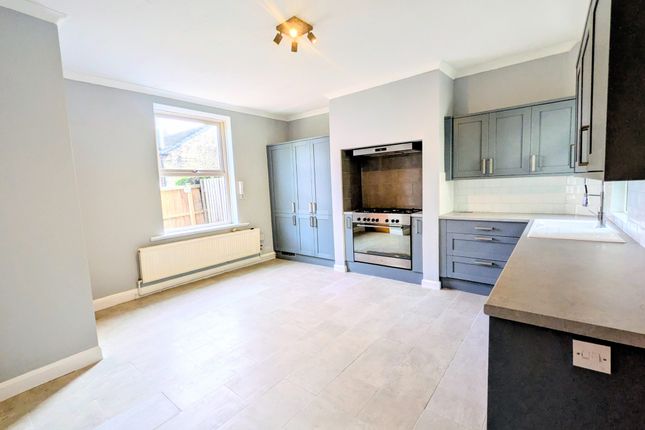 42, Whitcliffe Road, Cleckheaton photo 3