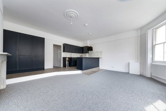 Flat 2, 5, Chesham Place, East Sussex photo 2