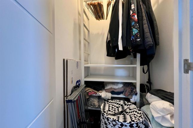 Flat 12, Stoke Newington Road, London photo 4