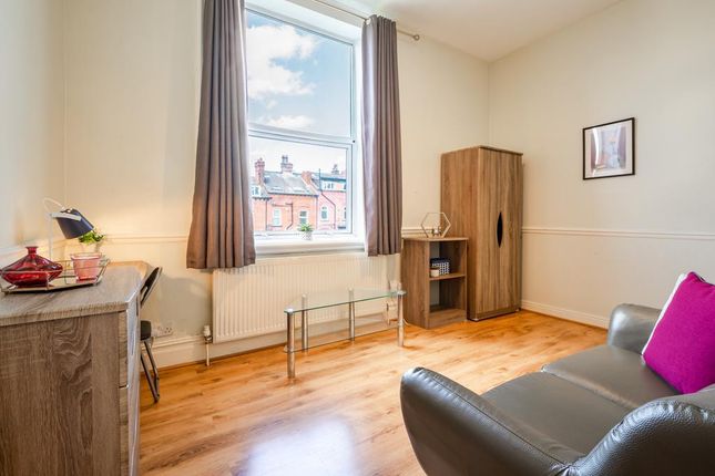 Thumbnail Terraced house to rent in Victoria Terrace, Leeds