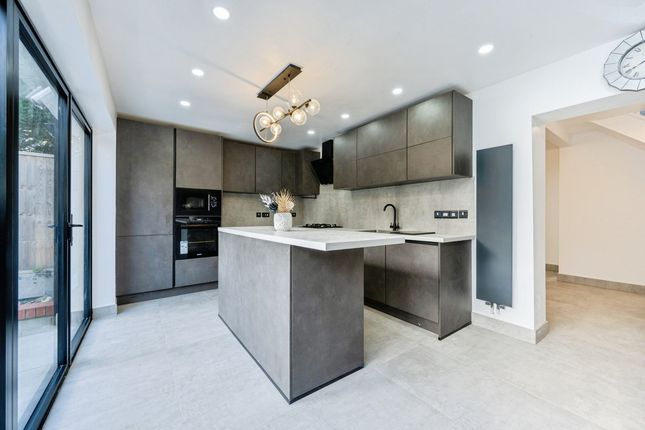 20, Humberstone Close, Luton photo 4