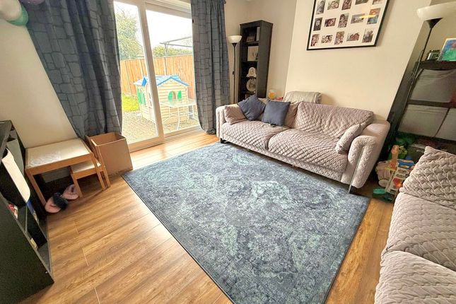 33, Beech Green, Dunstable photo 3