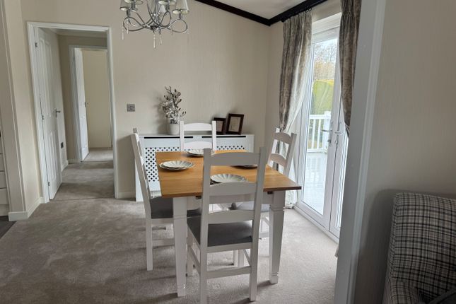 39a Warren Park, Portsmouth Road, Godalming photo 4