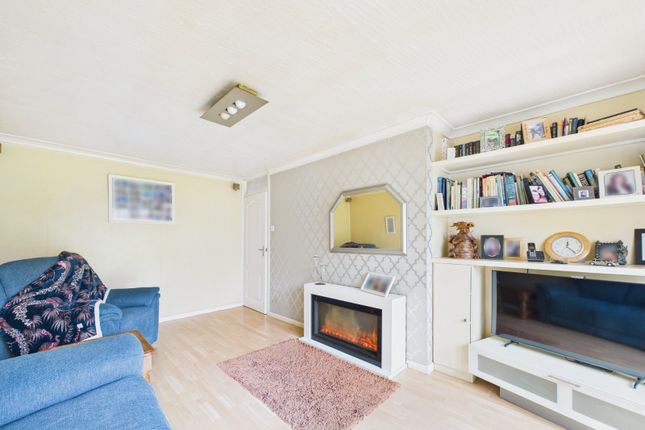 12, Crabbe Crescent, Buckinghamshire photo 2