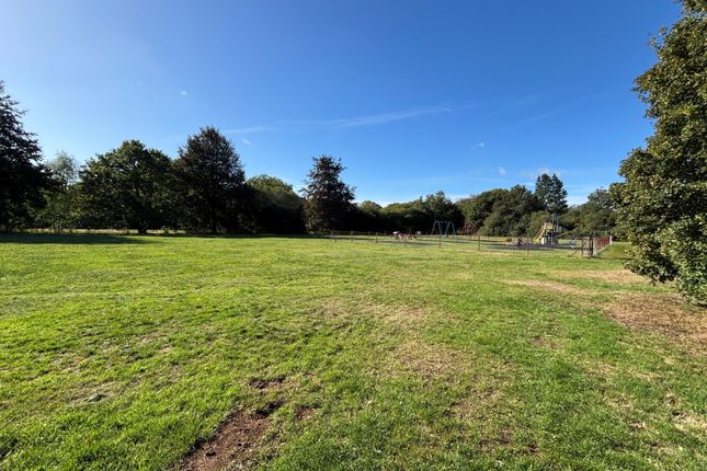 2, Thorpe Green Villas Green Road, Egham photo 2