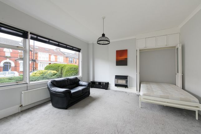 Flat 1, 37 Forest Drive West, London photo 2