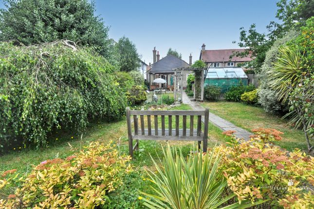 48, Arcadian Gardens, Benfleet photo 4