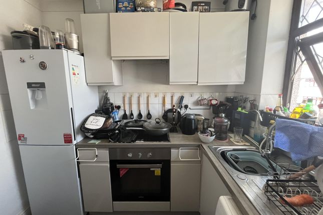 90c, Auriel Avenue, Dagenham photo 5