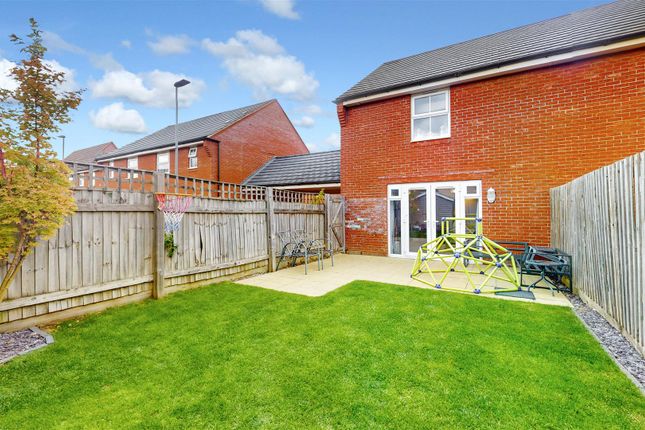 18, Shaw Savill Way, Milton Keynes photo 2