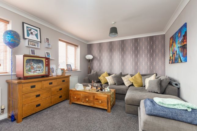8, Elterwater Close, Manchester photo 2
