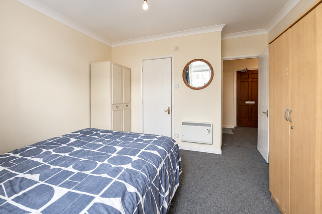 57, Madison Heights, Hounslow photo 3