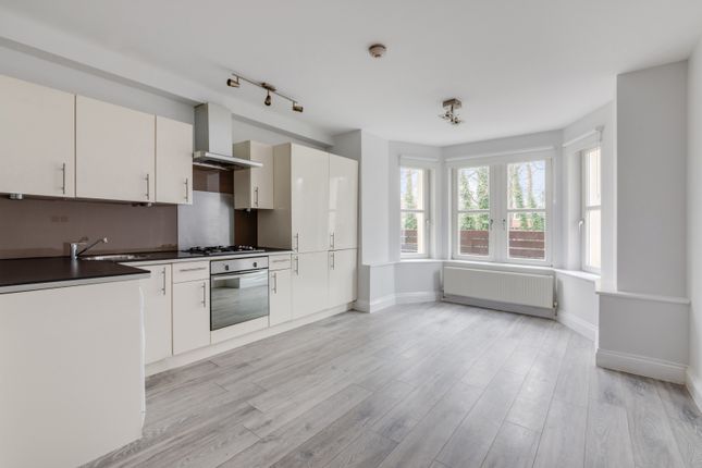 Thumbnail Flat to rent in Crescent Road, Crouch End