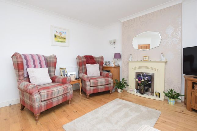 25, Summer Court, Abergele photo 2