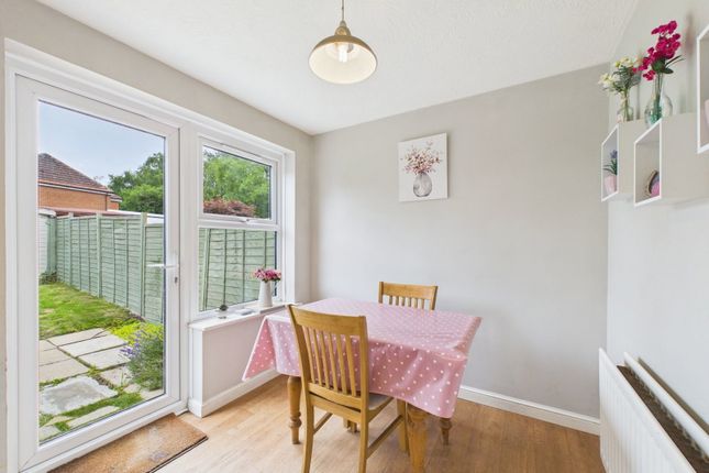 75, Earles Meadow, Horsham photo 4