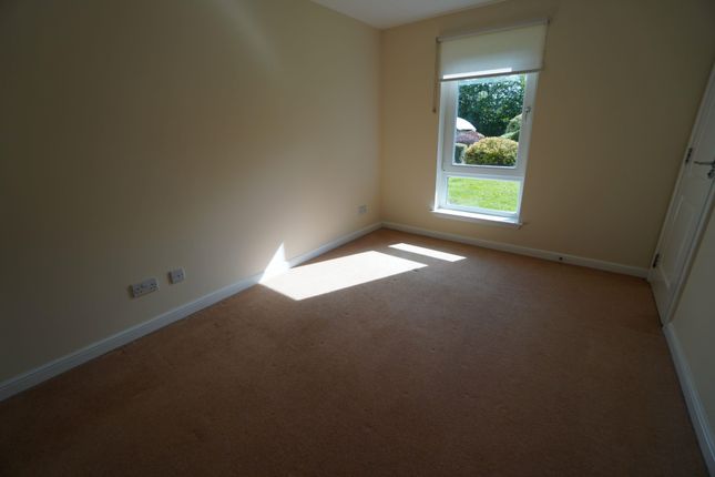 203 Kirkton Avenue, Glasgow photo 5