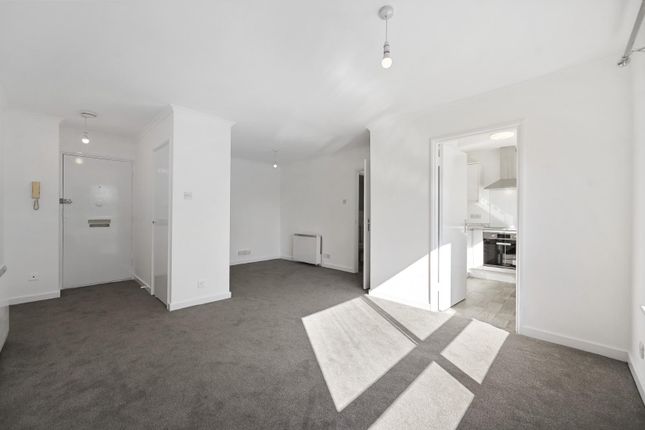 23, Grenville Court, Kent Avenue, Ealing photo 3