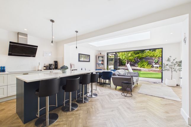 21 Woodland View, High Wycombe photo 2