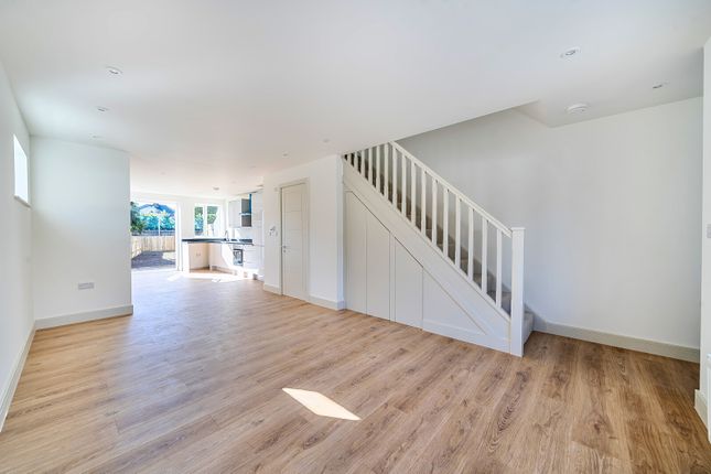 72A, Farm Road, Esher photo 4