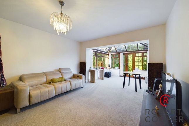 13, Blagrove Crescent, Ruislip photo 2