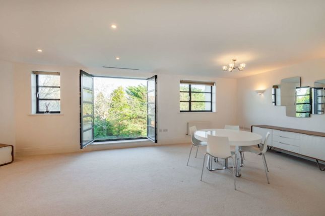 3, Emberton Court, Northwood photo 3