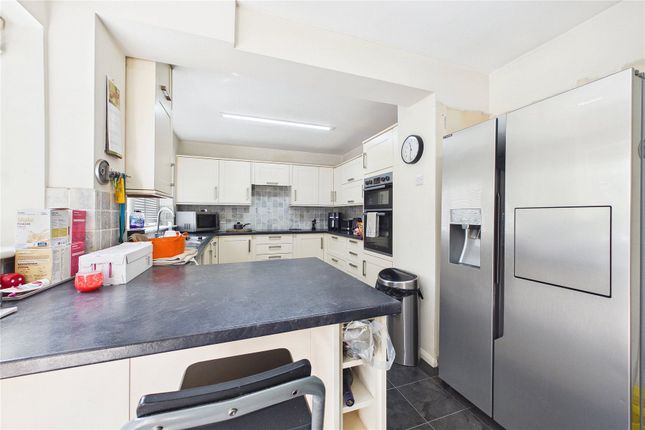 1, Fowlers Mead, Woking photo 4