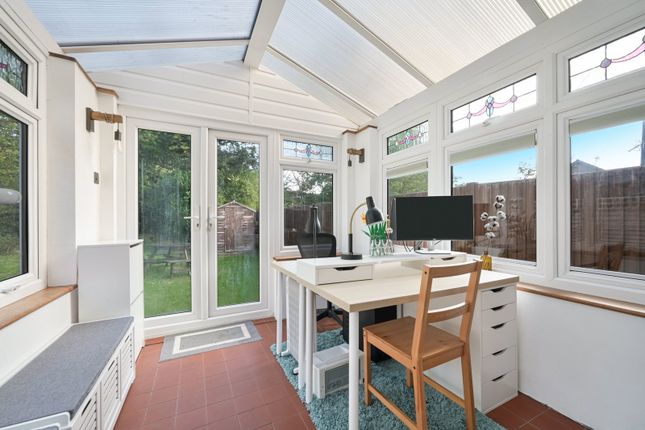 Holland Crescent, Oxted photo 4