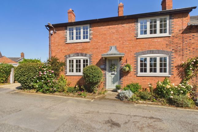 3-bed house on Garage Cottage, The Green, Northampton, £375,000