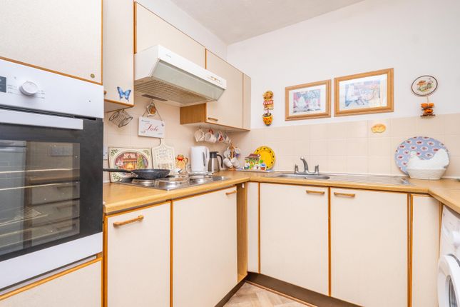 Flat 28, Brook Court, 78, Wordsworth Drive, Sutton photo 2
