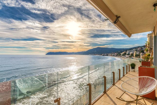 Thumbnail Apartment for sale in Passeggiata Cadorna, Alassio, Liguria