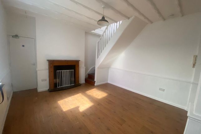 Thumbnail Flat to rent in Flat 1, Maisonette, 250 Holton Road, Barry