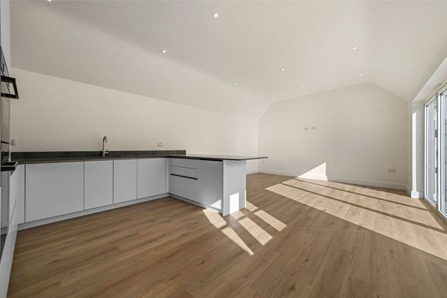 2,, Higley Close, Much Hadham photo 3