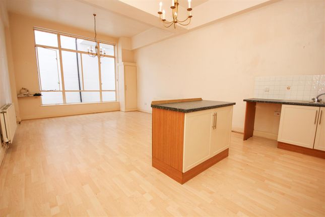Living Area.Jpg