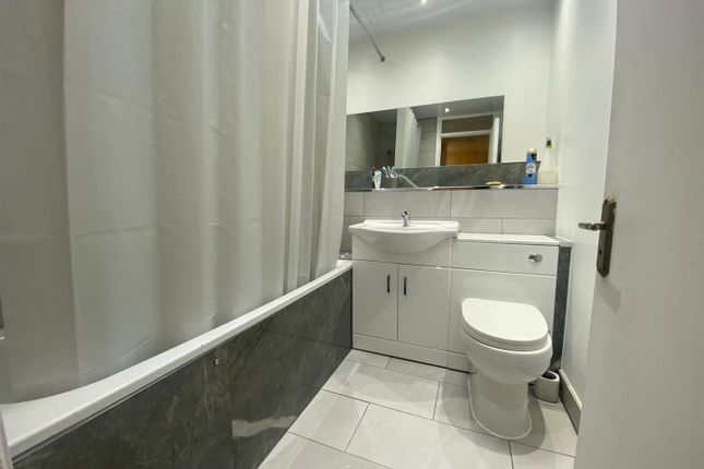 Bathroom.Jpg