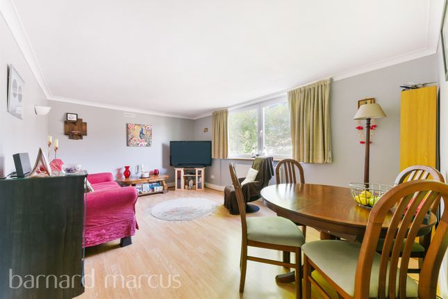 Flat for sale in Hershell Court, Upper Richmond Road West, London